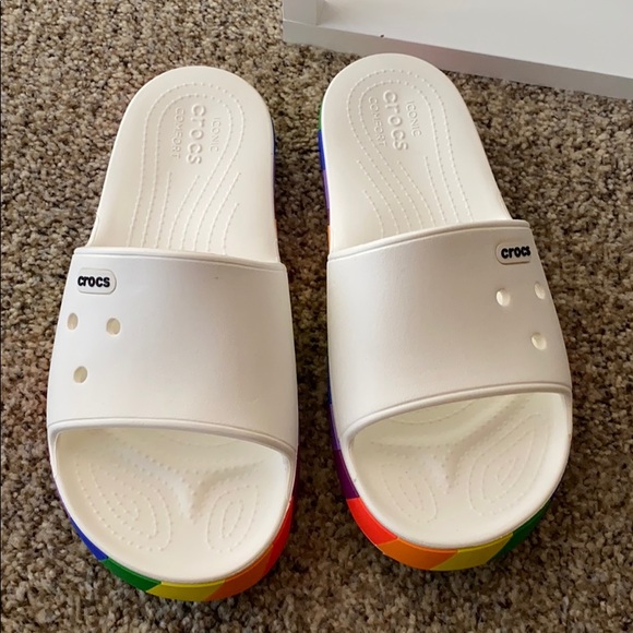 Womanâs limited edition Crocs rainbow block slides - Picture 4 of 9
